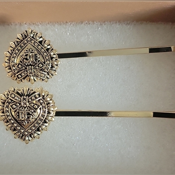 Two Dolce&Gabbana hairpins Devotion line with applied heart - Picture 2 of 4